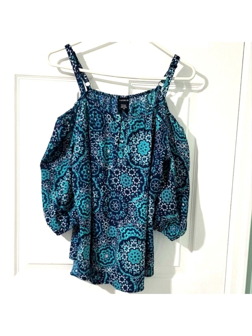 Plus Size 00 Torrid Women's Medallion Print Cold Shoulder Top